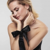 Черные ленты для связывания SILKY SENSUAL HANDCUFFS - Bijoux Indiscrets - купить с доставкой в Северске