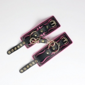 Черные кожаные наручники с розовой строчкой - Crazy Handmade - купить с доставкой в Северске
