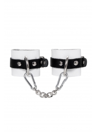 Бело-черные кожаные наручники с одним ремешком с люверсами - Pecado - купить с доставкой в Северске