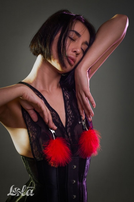 Зажимы на соски с красным пухом Euphoric - Lola Games - купить с доставкой в Северске