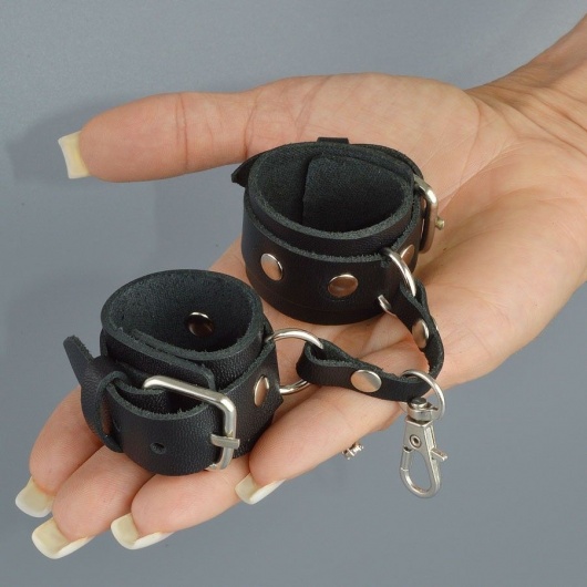 Черный кожаный брелок в виде наручников - Sitabella - купить с доставкой в Северске