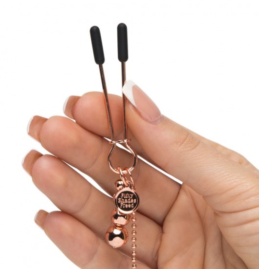 Золотистые зажимы для сосков и клитора All Sensation Nipple and Clitoral Chain - Fifty Shades of Grey - купить с доставкой в Северске
